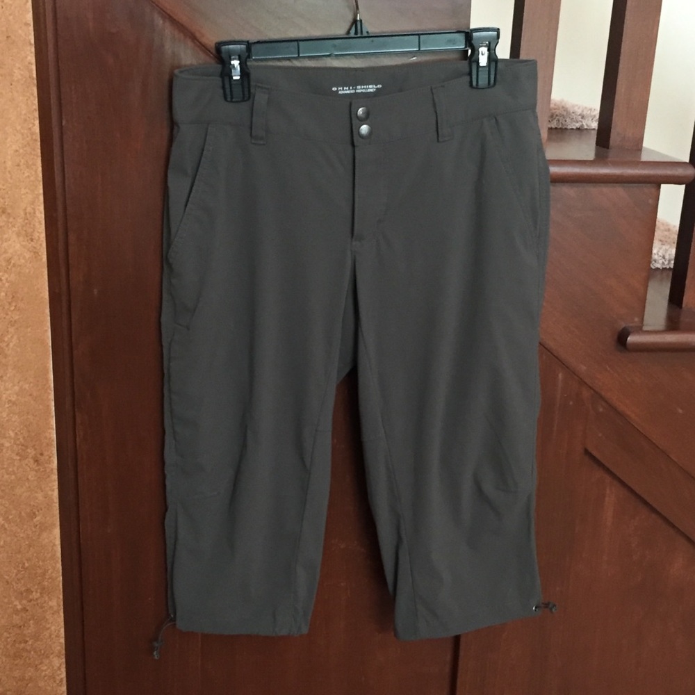 Columbia OMNI-SHIELD hiking Capri shorts size 10